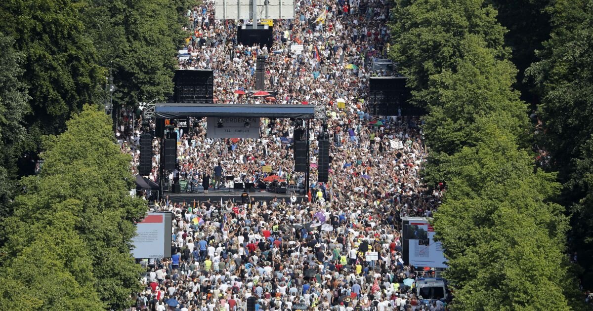 митинг протеста в берлине