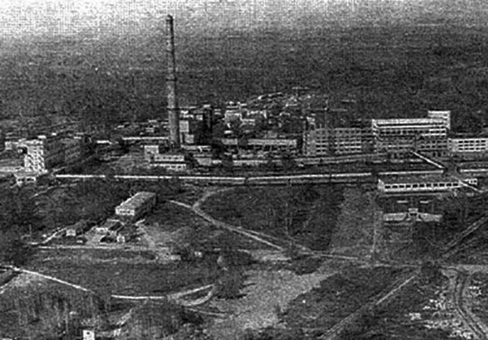 Химкомбинат-817 "подарил" нашей стране первую страшную ядерную катастрофу. Фото сделано в первые дни после аварии.