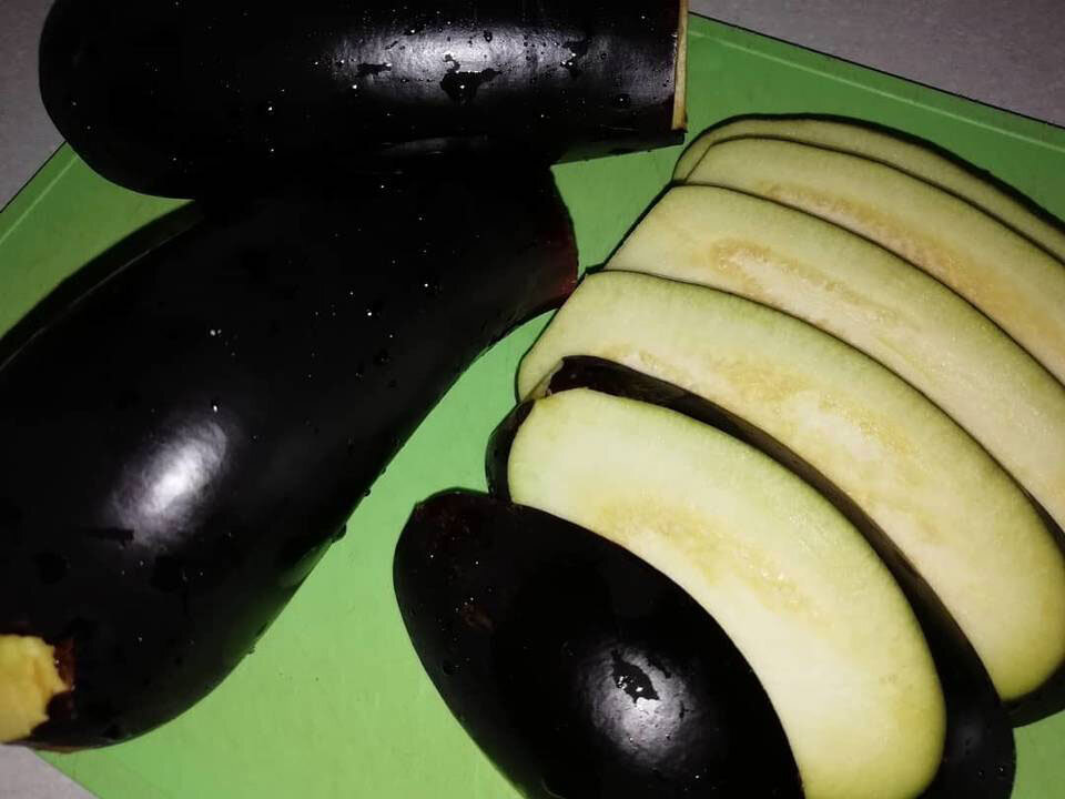 баклажаны режу по 2 см.