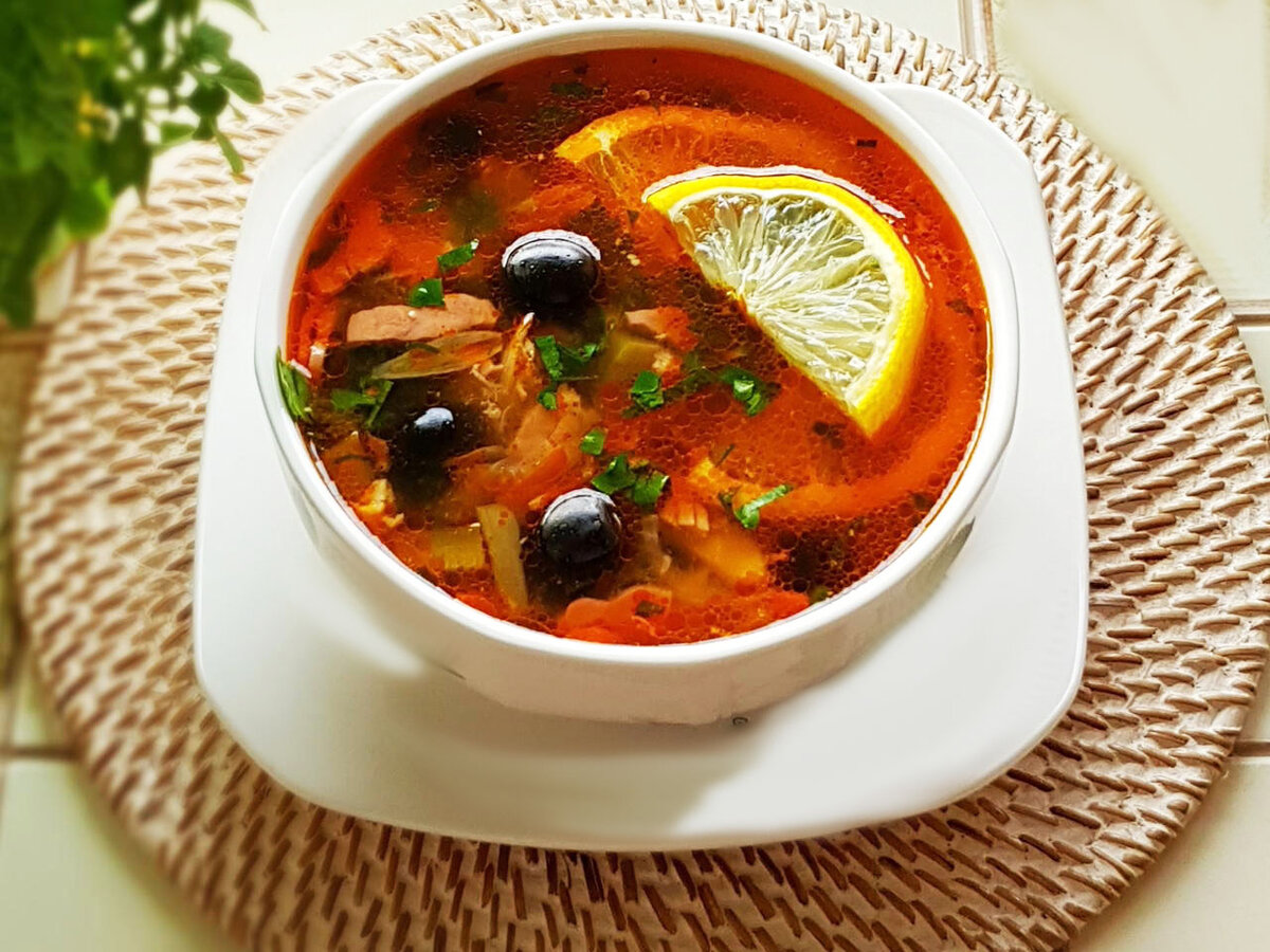 Солянка сборная мясная классическая