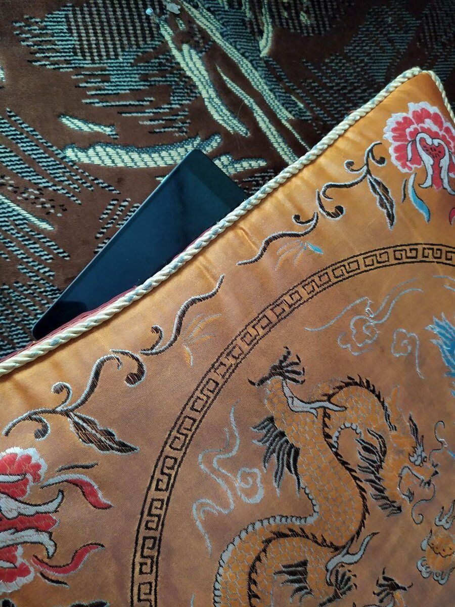 Телефон под подушкой