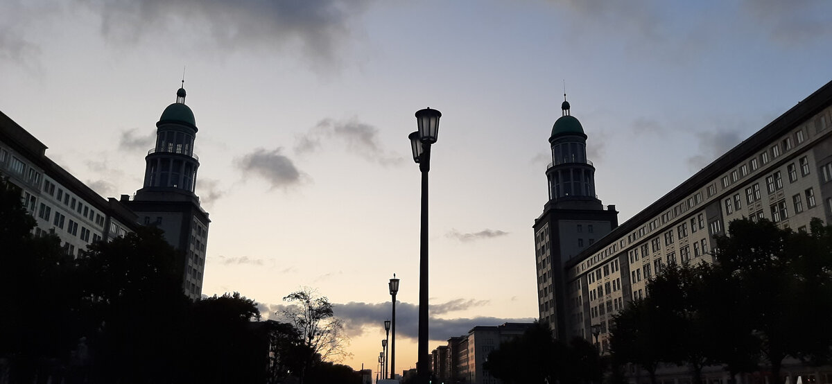 Франкфуртер Аллея 1