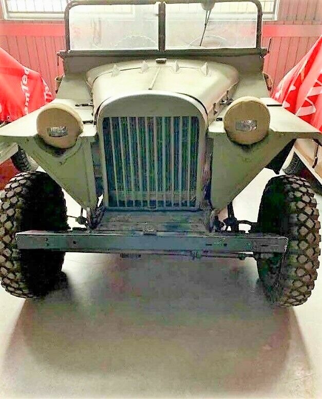 Чапаев ГАЗ 67 спереди. Видим оригинальный бампер и фары, решетка радиатора. фото moly-shop.ru