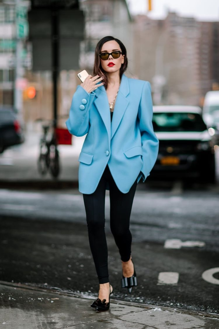 Свободный пиджак сделает вас более хрупкой. Photo from pinterest.ru