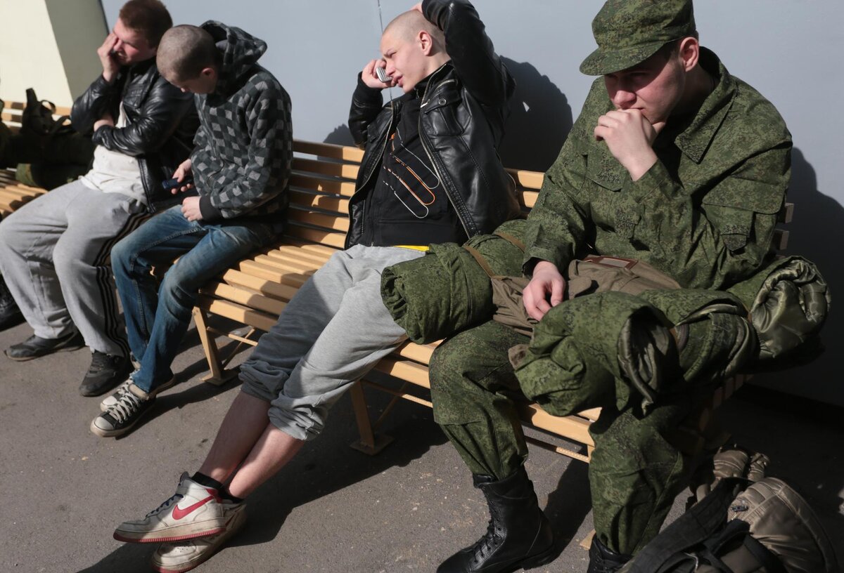 Когда мобилизованных вернут домой насовсем gogov. Осенний призыв сроки. Осенний призыв даты. Студент армия. Армия мобилизация.