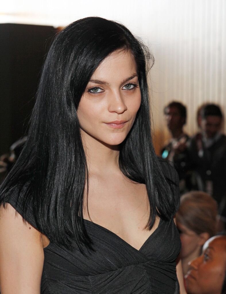 ким кардяшан волосы. звезды с темными волосами. кому идет темный цвет волос. ким кардашян. кому идет темный цвет волос.