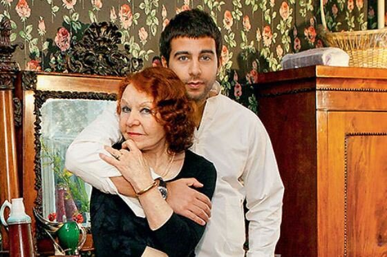 Иван Ургант с бабушкой Ниной Ургант
