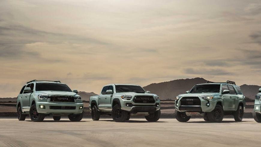  В дополнение к новому цвету, внедорожник 4Runner будет оснащен светодиодными фарами в абсолютно всех комплектациях, в то время как исполнение 4Runner TRD Pro (вместе с версиями Limited и Nightshade) также получает светодиодную оптику. 