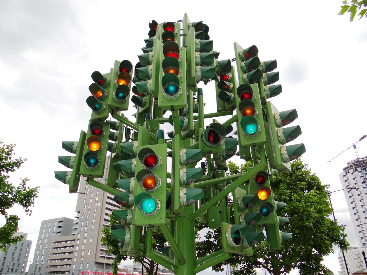 Этот светофор вообще не разберёшь!