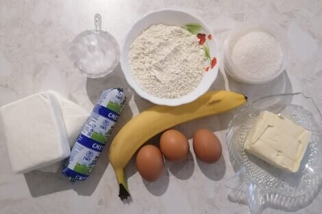 Ингредиенты для приготовления творожного пирога с бананом в мультиварке