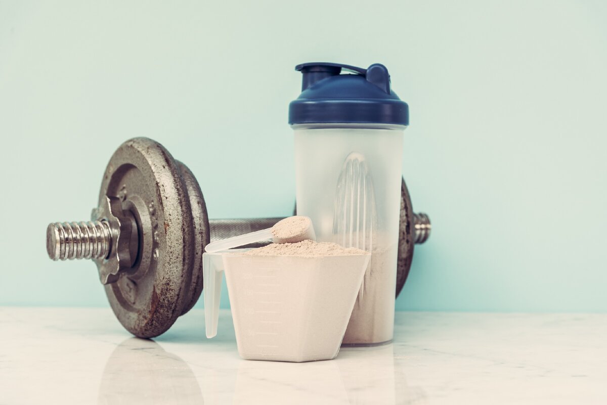 Протеин в виде порошка можно приобрести в любом магазине спортивного питания