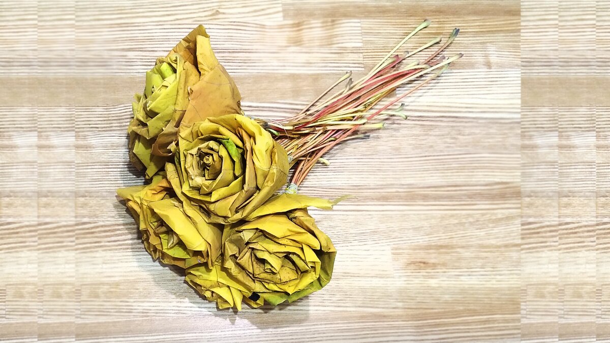 Розы из листочков