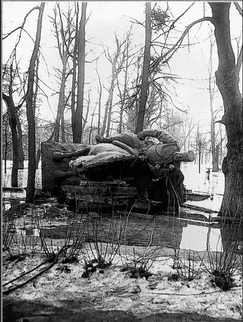 Памятник Александру III в Михайловском саду. 1939-г. citywalls.ru