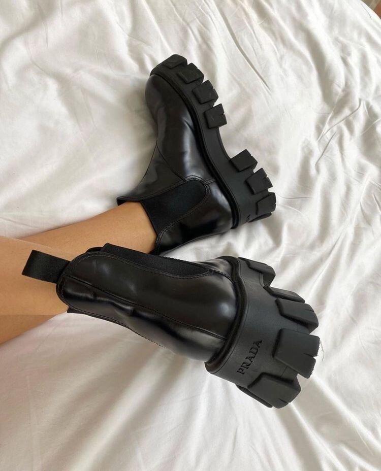 Ботинки могут быть разной «высоты», как короткие, так и высокие. 