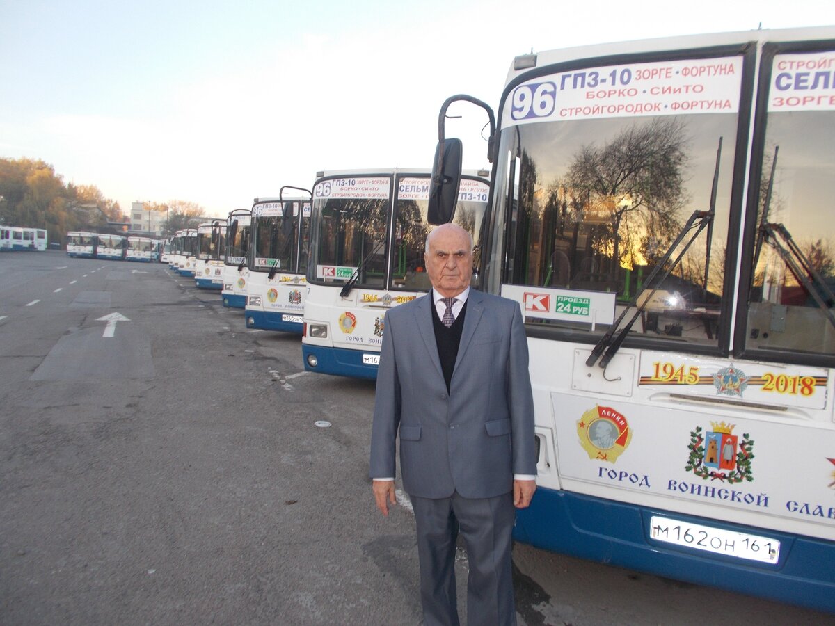 Вячеслав Караев и его автопарк