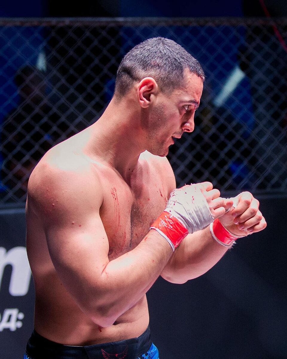 ✰ Отказ не вариант для меня. Успех - это все, что я себе представляю. Я просто буду продолжать делать то, что я делаю! Я выбью из вас всю душу..
«Моя армия идёт со мной до конца» 👊🏽