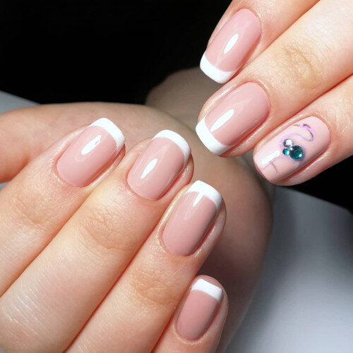 Френч не теряет своей популярности и в сезоне 2020-2021. Неизменная классика всегда актуальна и интересна. Он тоже подходит под любой образ 
