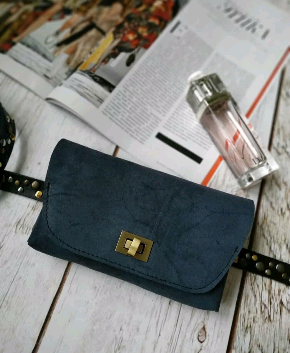 На фото: кожаная поясная сумка, магазин Cadi.Borse Изделия из кожи https://www.livemaster.ru/cadiborse