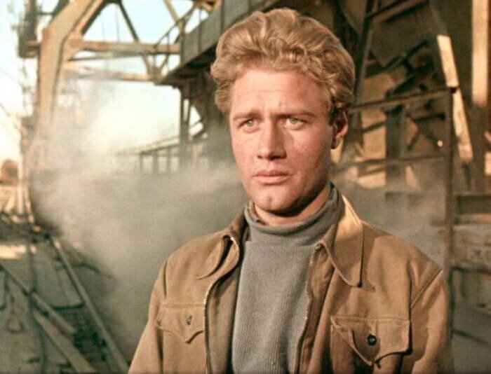 Леонид Тарабаринов в фильме "Поэма о море"