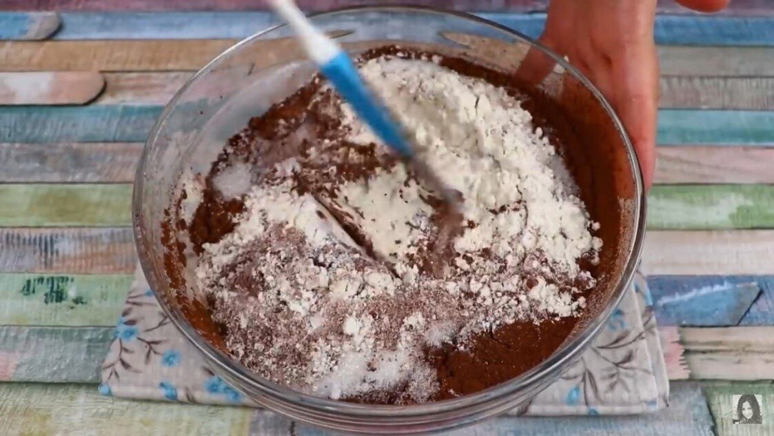 Мы добавляем и разрыхлитель, и соду в конце.