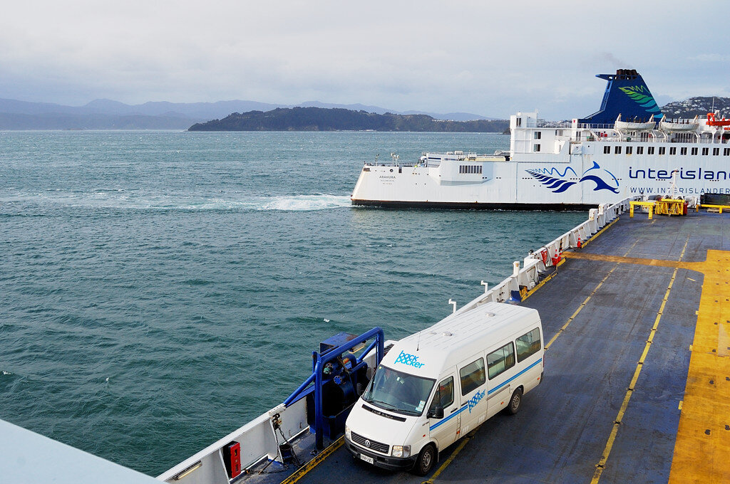 Какие паромы. Interislander паром. Паром новая Зеландия. ЖД паром. Паром между северным и южным островами новой Зеландии.