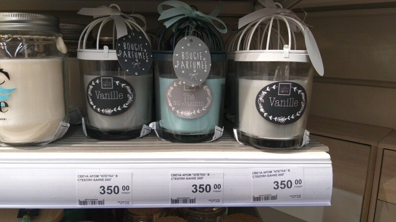 Хотела купить голубенькую в прошлый раз, которая по центру. А сегодня уже её не было. Жаль, очень классная.