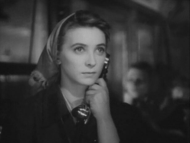 
Судьба распорядилась таким образом, что сын Жанны - Алексей Дедович - станет одним из моих самых близких друзей.
Впрочем, это - к слову. Накатили воспоминания. Ни Лёхи, ни Жанны уже нет на этом свете.
Хотя ... даже это воспоминание навеял Шостакович. Такова метафизика искусства. В таких воспоминаниях и угадывается главный смысл существования Искусства (именно с большой буквы) как явления.