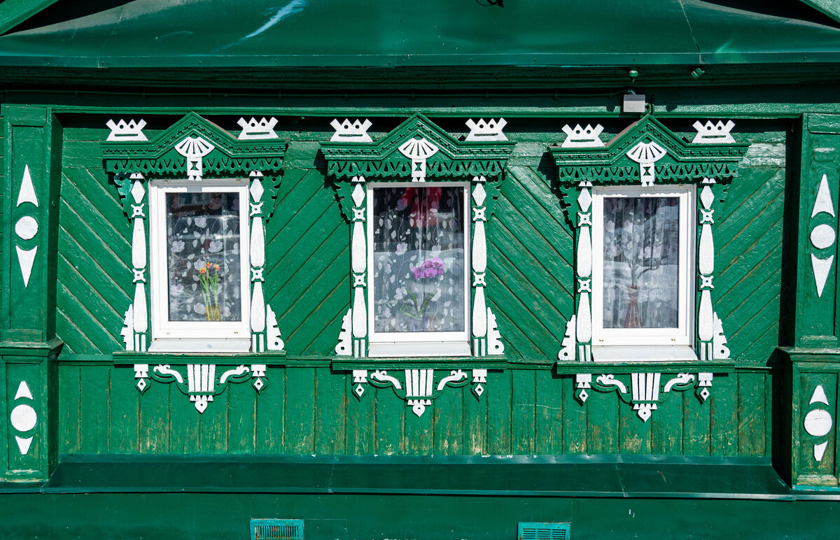Дом в г. Гороховец Владимирской области. Ну разве на такие наличники можно смотреть от безысходности?