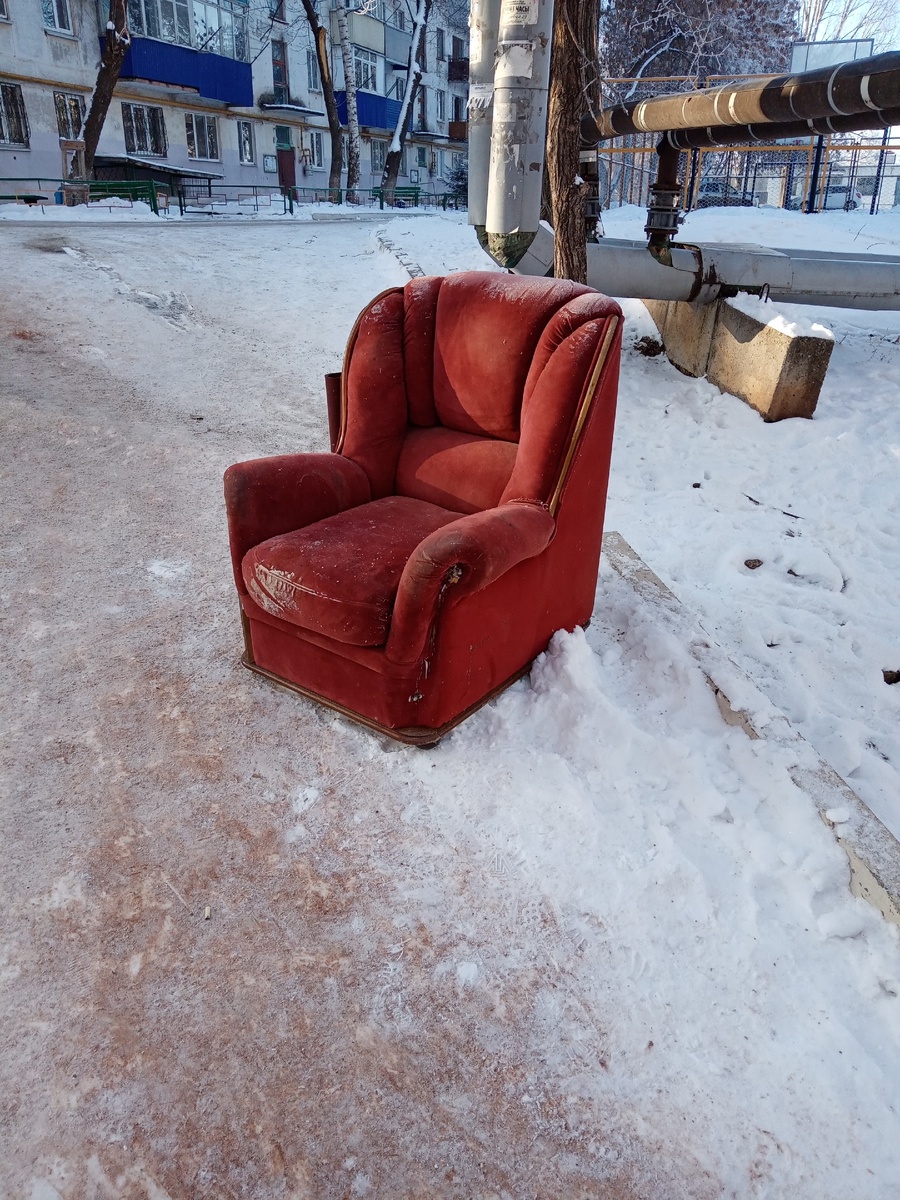 Одинокое кресло!) 