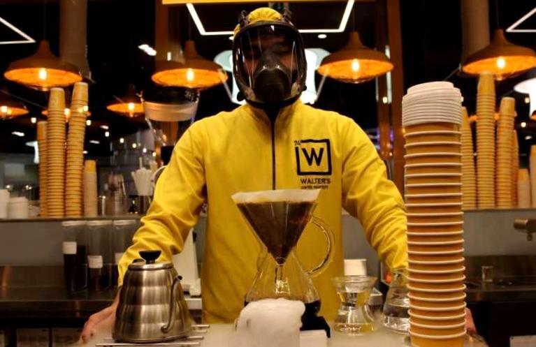 Вы посмотрите на него, ну и вырядился, химик)