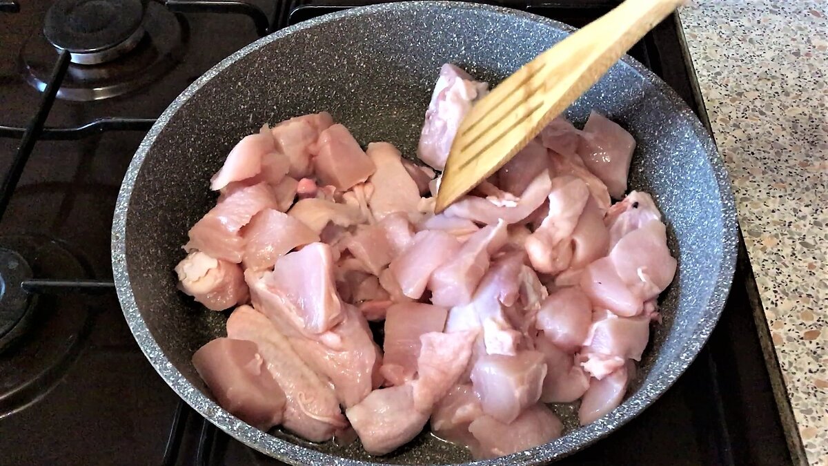 Когда незнаю, что будет на ужин, готовлю это простое блюдо! Курица в сливочном соусе!
