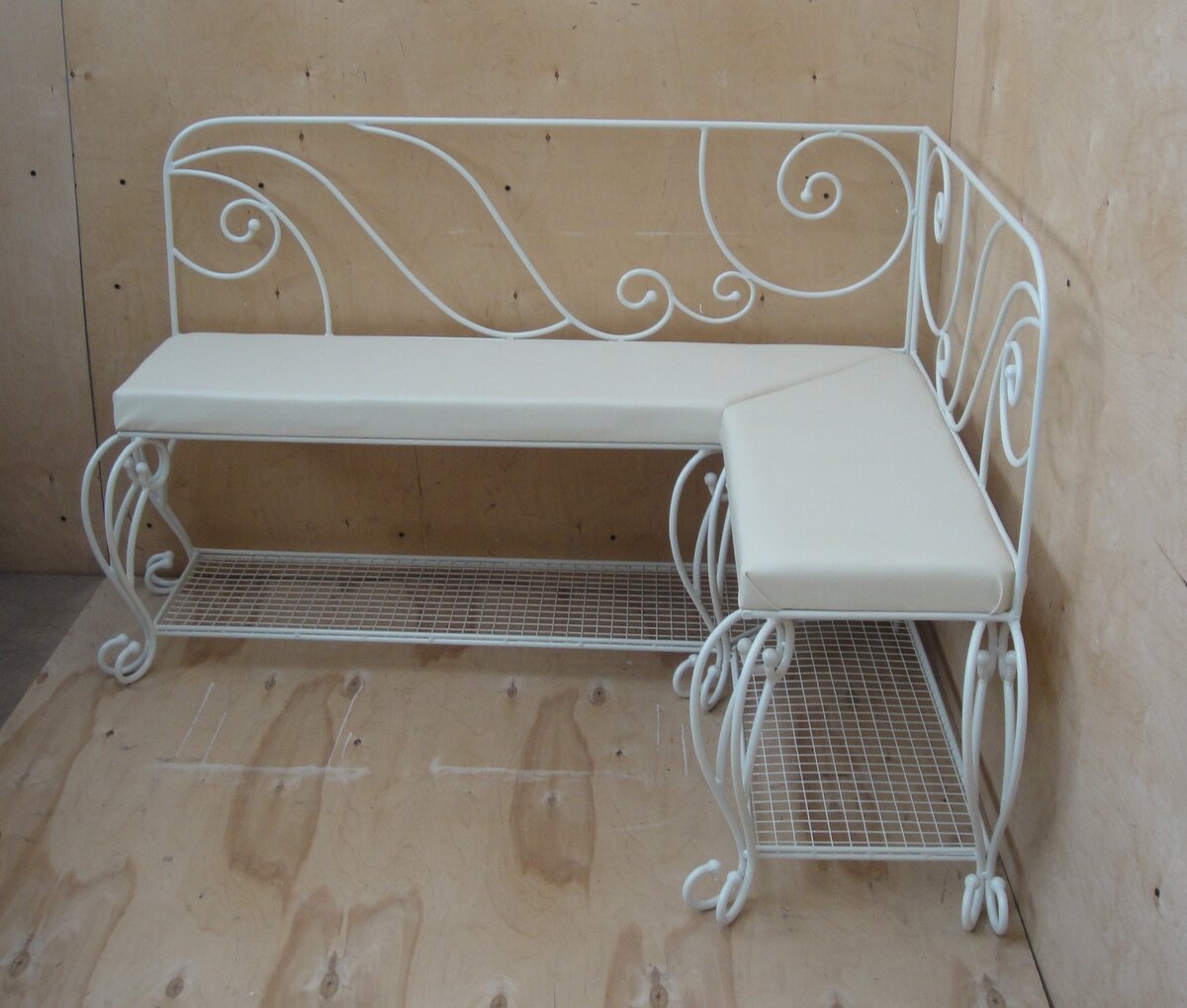 Угловой диван для кухни