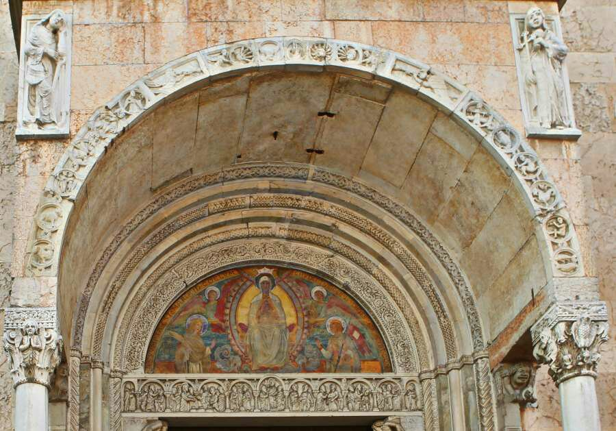 Италия. Пьяченца. Кафедральный собор Вознесения Богородицы. Взято из книги » Роксолана…»