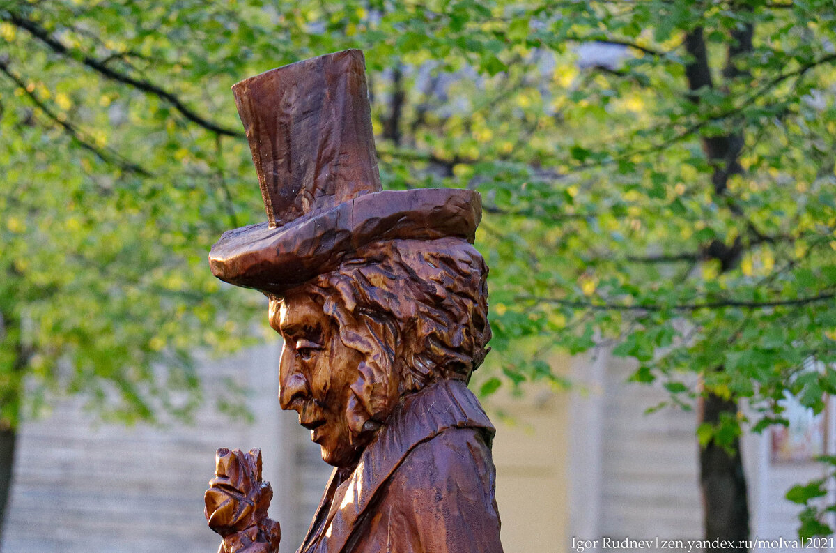 Похож профиль поэта?