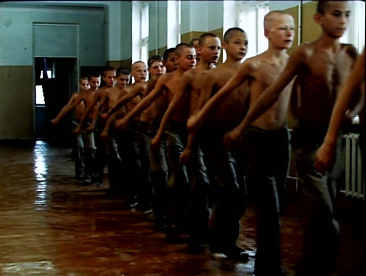 За весь фильм, мы ни разу не видим как в спецшколе проходят уроки, зато видим и подобные построения и работу которой заняты ученики. Интересно, намеренно ли это?