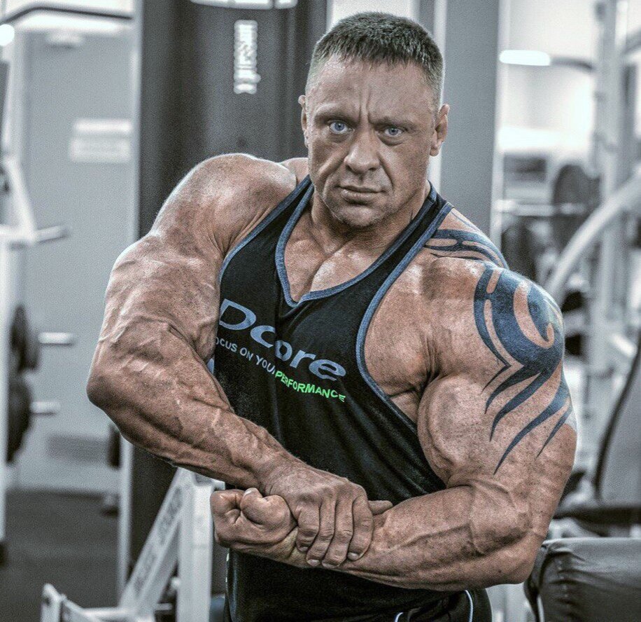 Дмитрий Крылов в бодибилдинге человек не новый, но громко заявил о себе в этом спорте, когда попал в полуфинал престижного "Арнольд Классик"