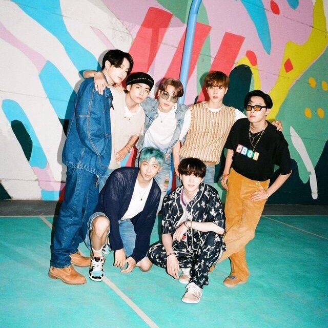 BTS - dynamite 🧨 (1 095 481 025)