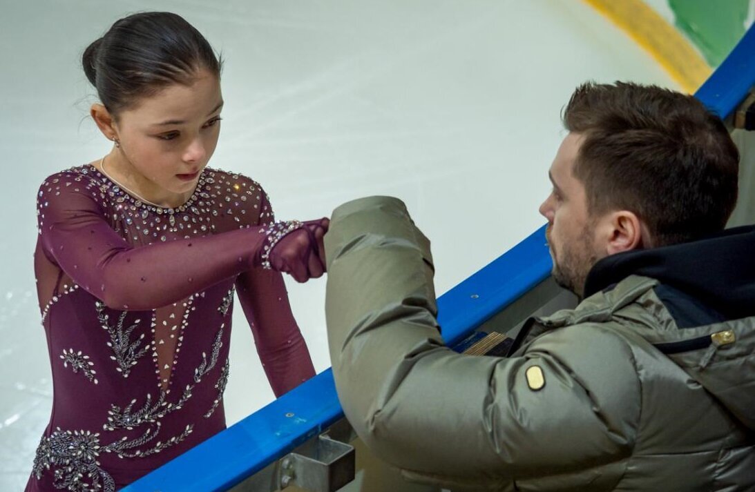 Софья Самоделкина ее тренер Сергей Давыдов. Фото из открытых источников