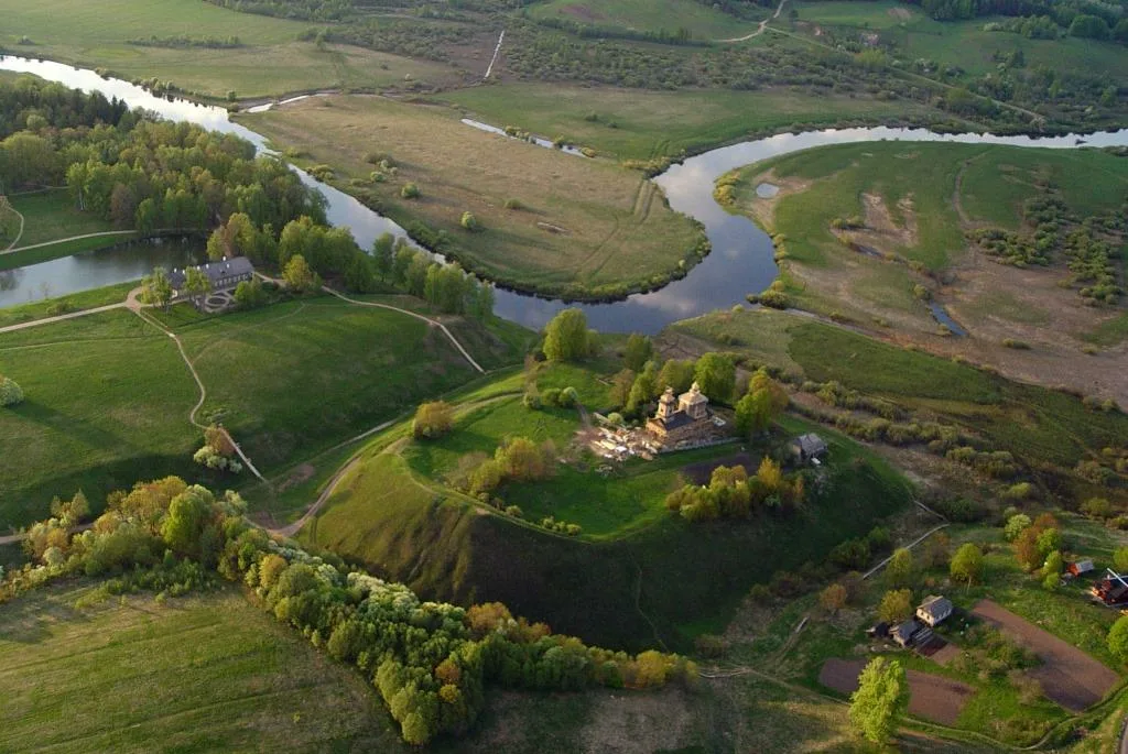 Городище Воронич Пушкинские горы. Городище Воронич Псковская область. Псков крепость Воронич. Воронич Пушкинские горы.