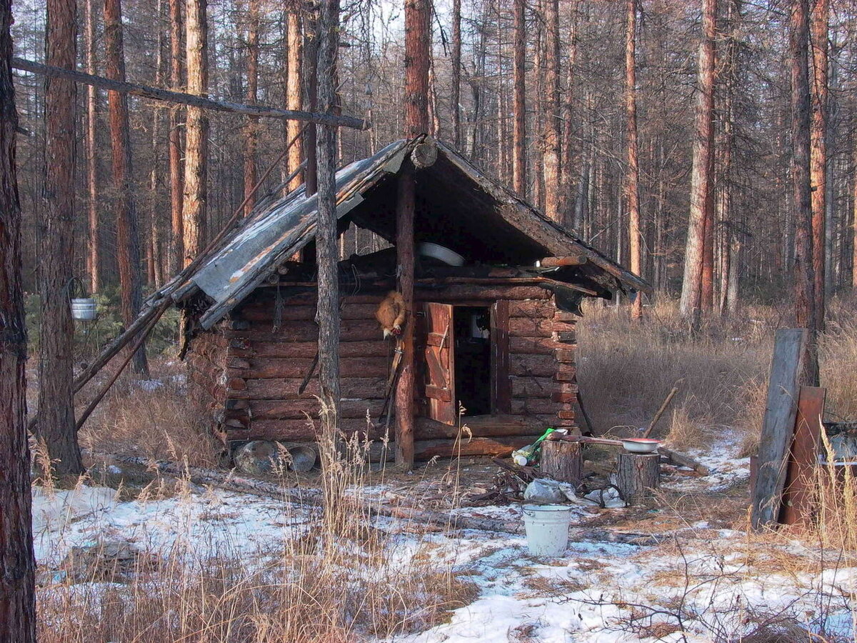 Избушка охотника промысловика