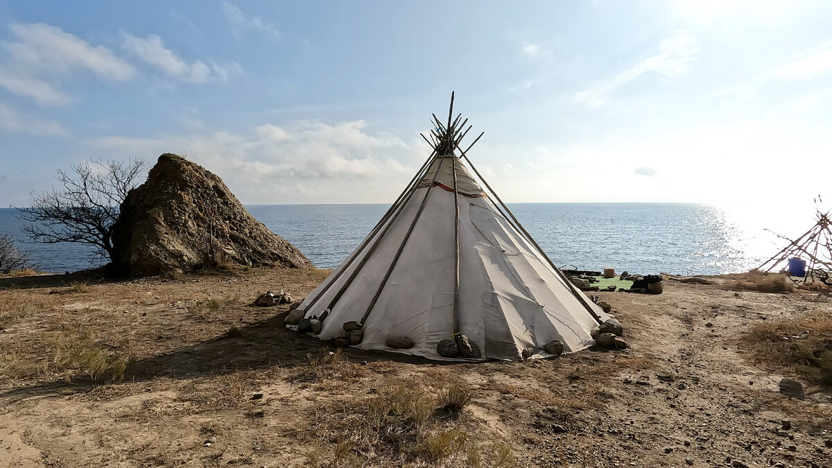 Самый южный чум в мире установлен в Крыму