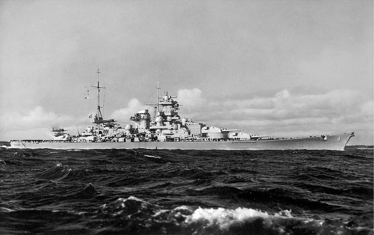Scharnhorst в августе 1939 года после модернизации носовой оконечности