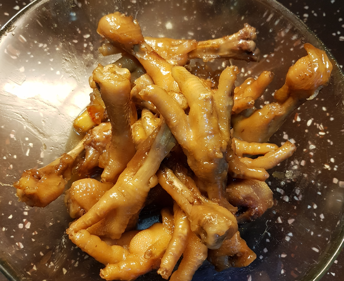 Мои лапки. Если интересно, то могу написать рецепт... Правда думаю, что желающих будет немного.