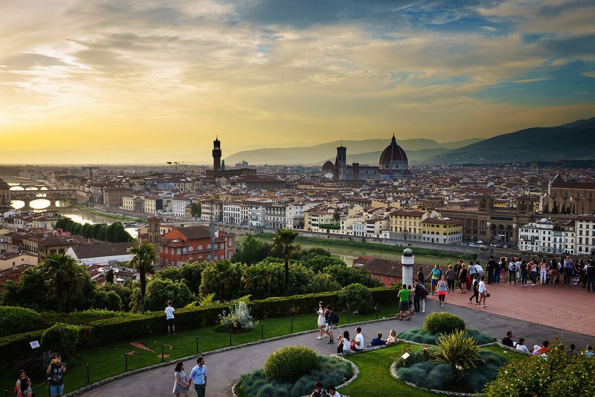 Фото взято с сайта https://ru.oddviser.com/italy/florence/piazzale-michelangelo-picnic