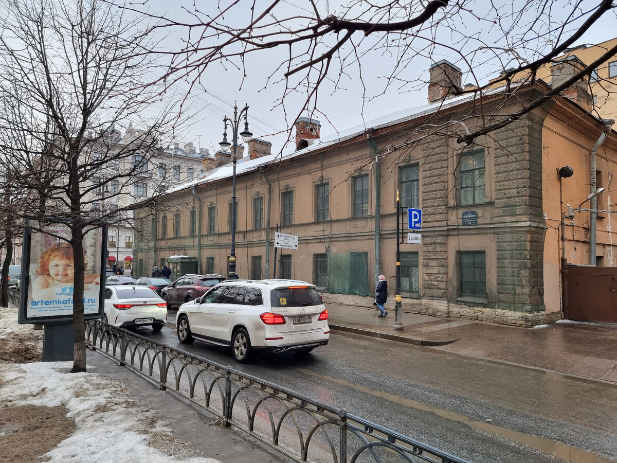 "Разруха" начинается почти сразу у метро