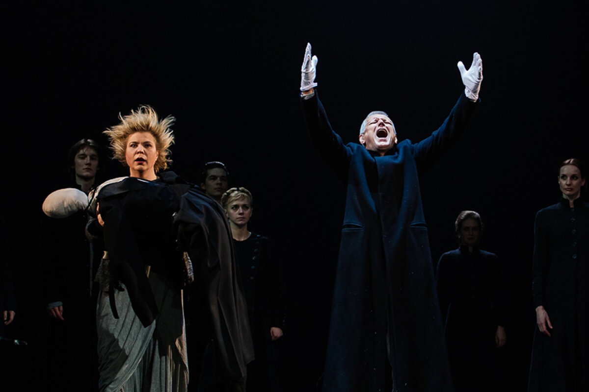 Фотографии с официального сайта театра "Балтийский дом"