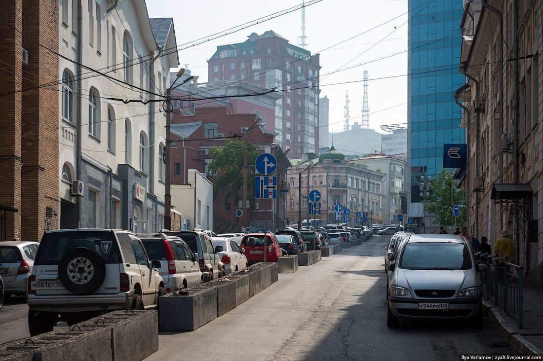 Владивосток улицы города. Центр Владивостока улицы. Владивосток улочки. Владивосток центр города улицы. Центральная улица Владивостока.