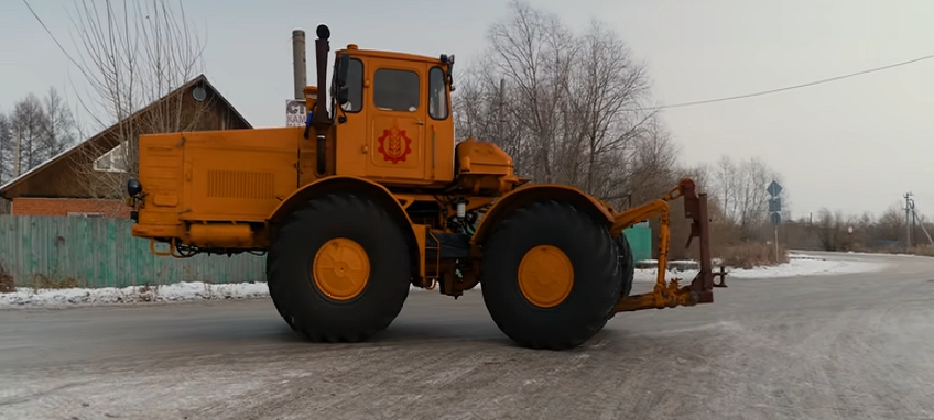 Трактор К - 700 "Кировец"