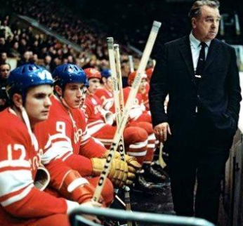 В красно-синих тонах