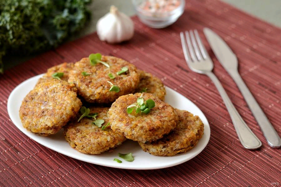 ячневые котлеты с сыром и куриной грудкой.